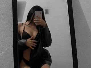 Nylons 